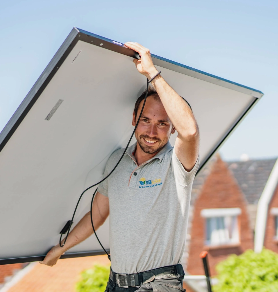 Met ruim 12 jaar ervaring in het vak, weten wij als geen ander wat er komt kijken bij de montage van zonnepanelen. Niet alleen qua installatie, maar zeker ook rondom de zonnepanelen zelf. Altijd dezelfde gezichten, alles wordt uit handen genomen, expert op het gebied van indak-zonnepanelen
